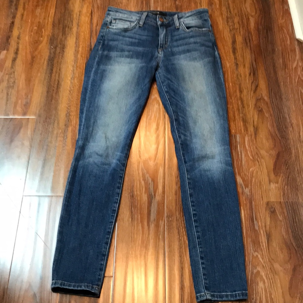 Joe’s Skinny Ankle Jeans 26